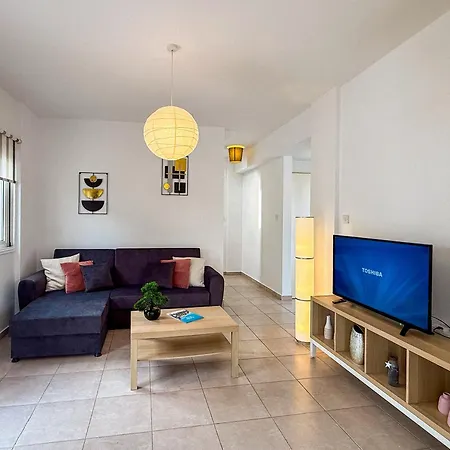 Sunny With Hot Tub, Garden And 2 Bedrooms, 5 Minutes To The * Πύλα