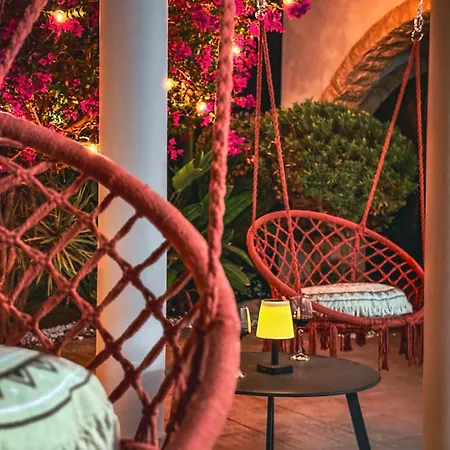 Βίλα Sunny With Hot Tub, Garden And 2 Bedrooms, 5 Minutes To The *