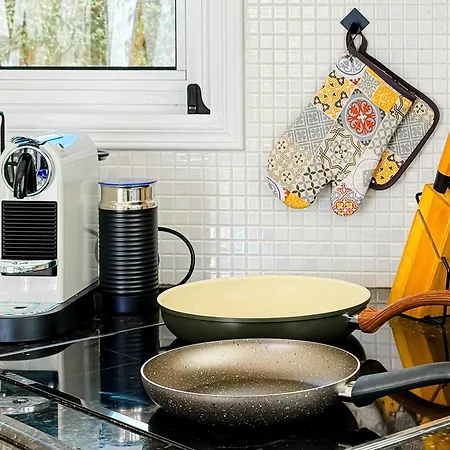 Sunny With Hot Tub, Garden And 2 Bedrooms, 5 Minutes To The *