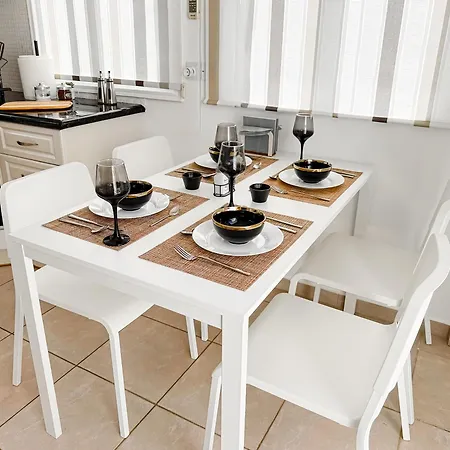 Sunny With Hot Tub, Garden And 2 Bedrooms, 5 Minutes To The فيلة *