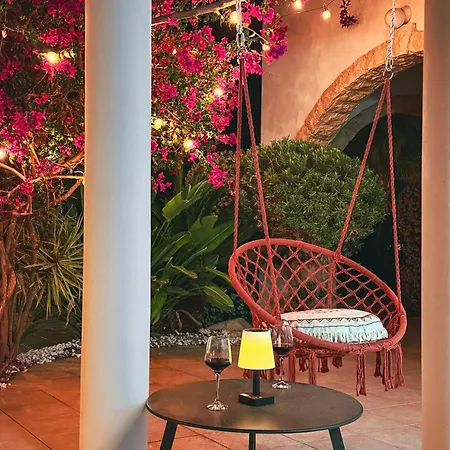 Sunny With Hot Tub, Garden And 2 Bedrooms, 5 Minutes To The * بيلا