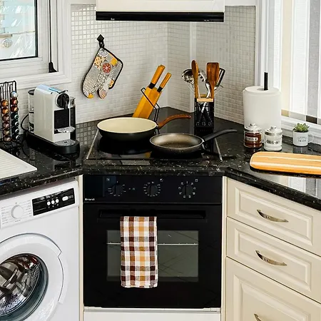 Βίλα Sunny With Hot Tub, Garden And 2 Bedrooms, 5 Minutes To The Πύλα