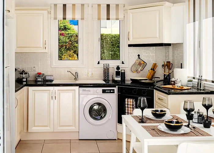 Vila Sunny With Hot Tub, Garden And 2 Bedrooms, 5 Minutes To The