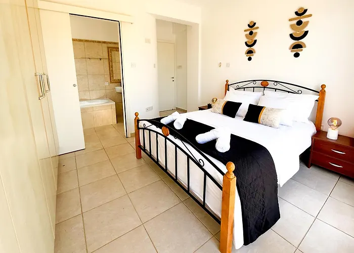 Vila Sunny With Hot Tub, Garden And 2 Bedrooms, 5 Minutes To The